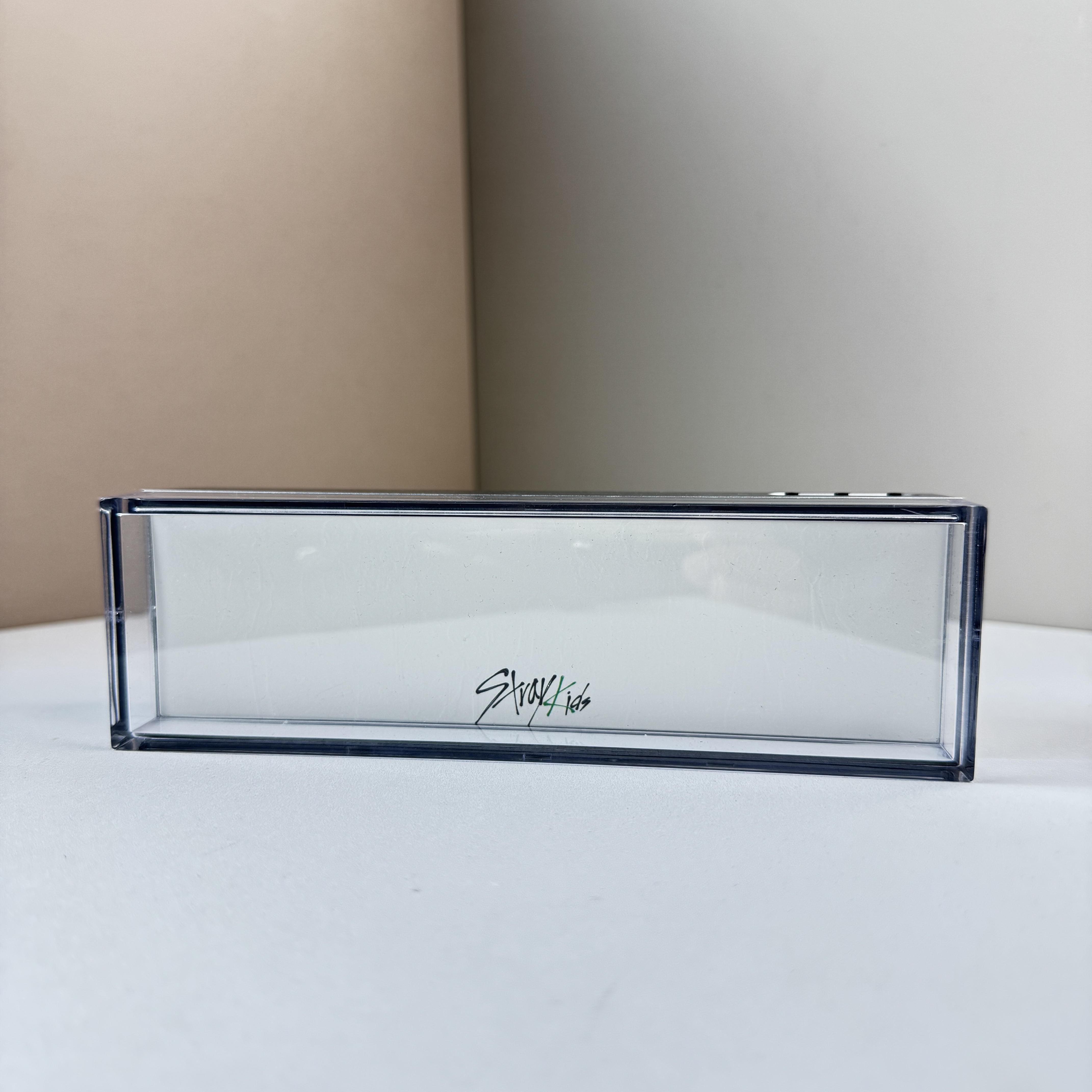 夕暮れの光と影のナイトライト【Stray Kids】-YITOTO™推し活がもっと楽しくなる