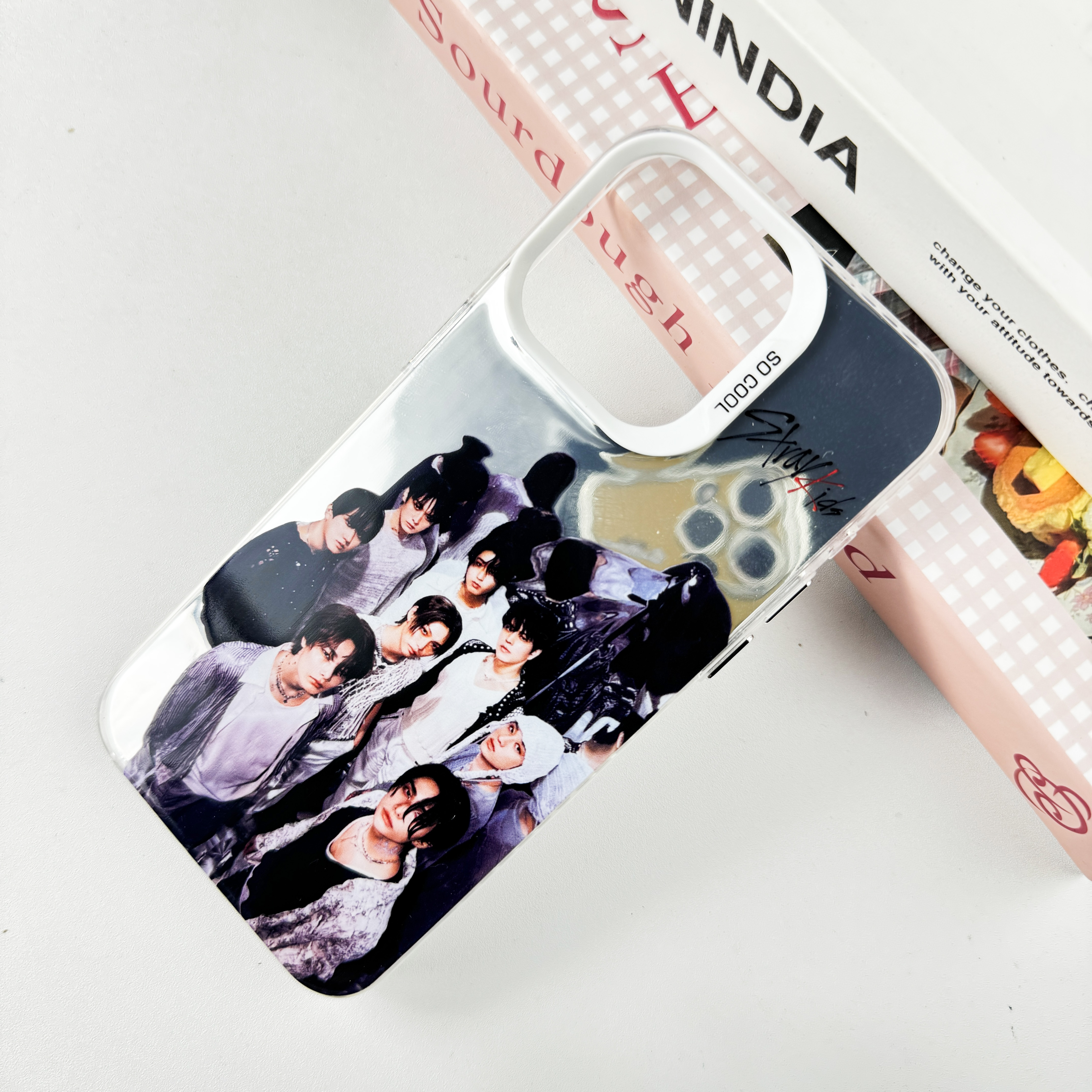 レーザーグラデーションスマートフォンケース-銀【StrayKids】-B-YITOTO™推し活がもっと楽しくなる