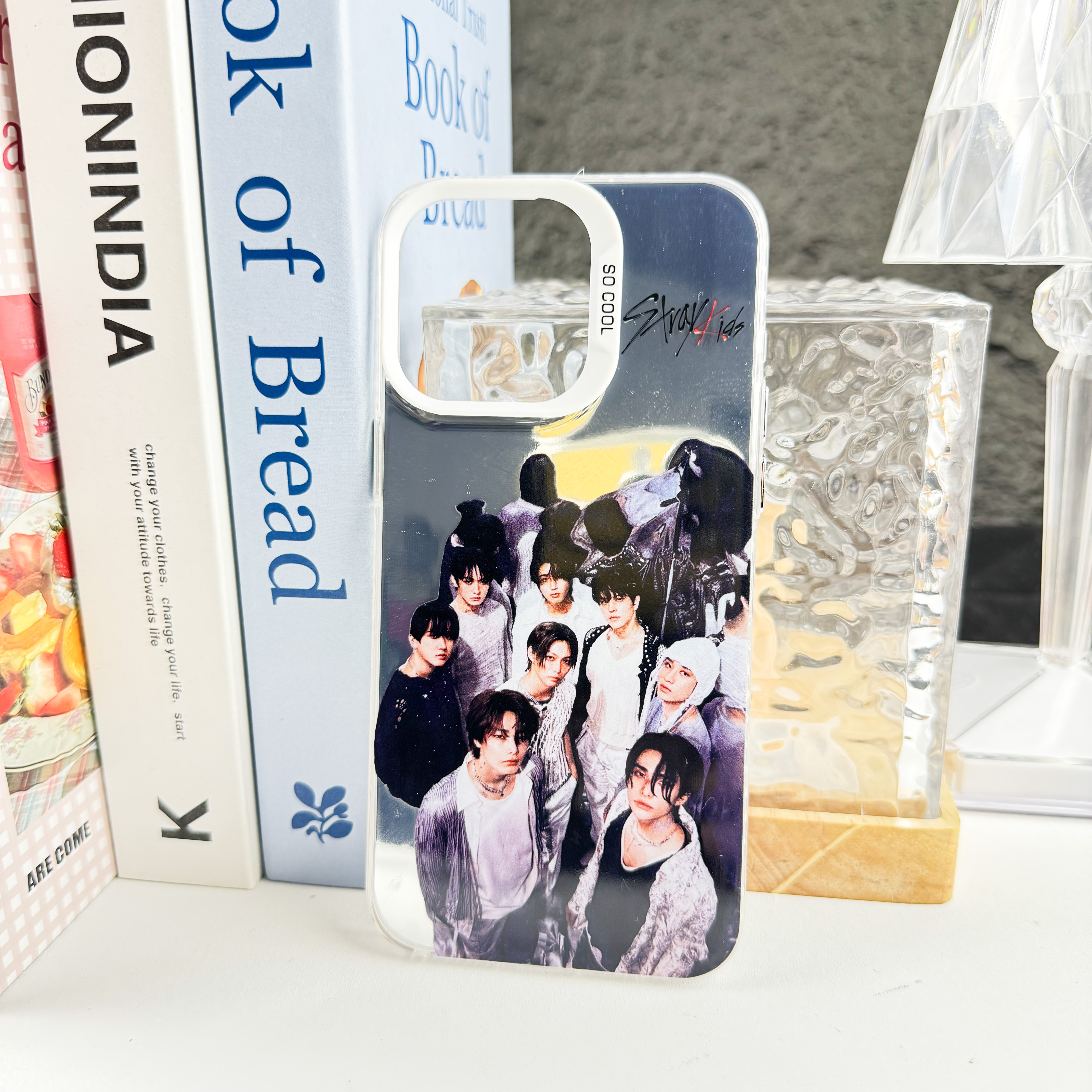 レーザーグラデーションスマートフォンケース-銀【StrayKids】-B-YITOTO™推し活がもっと楽しくなる