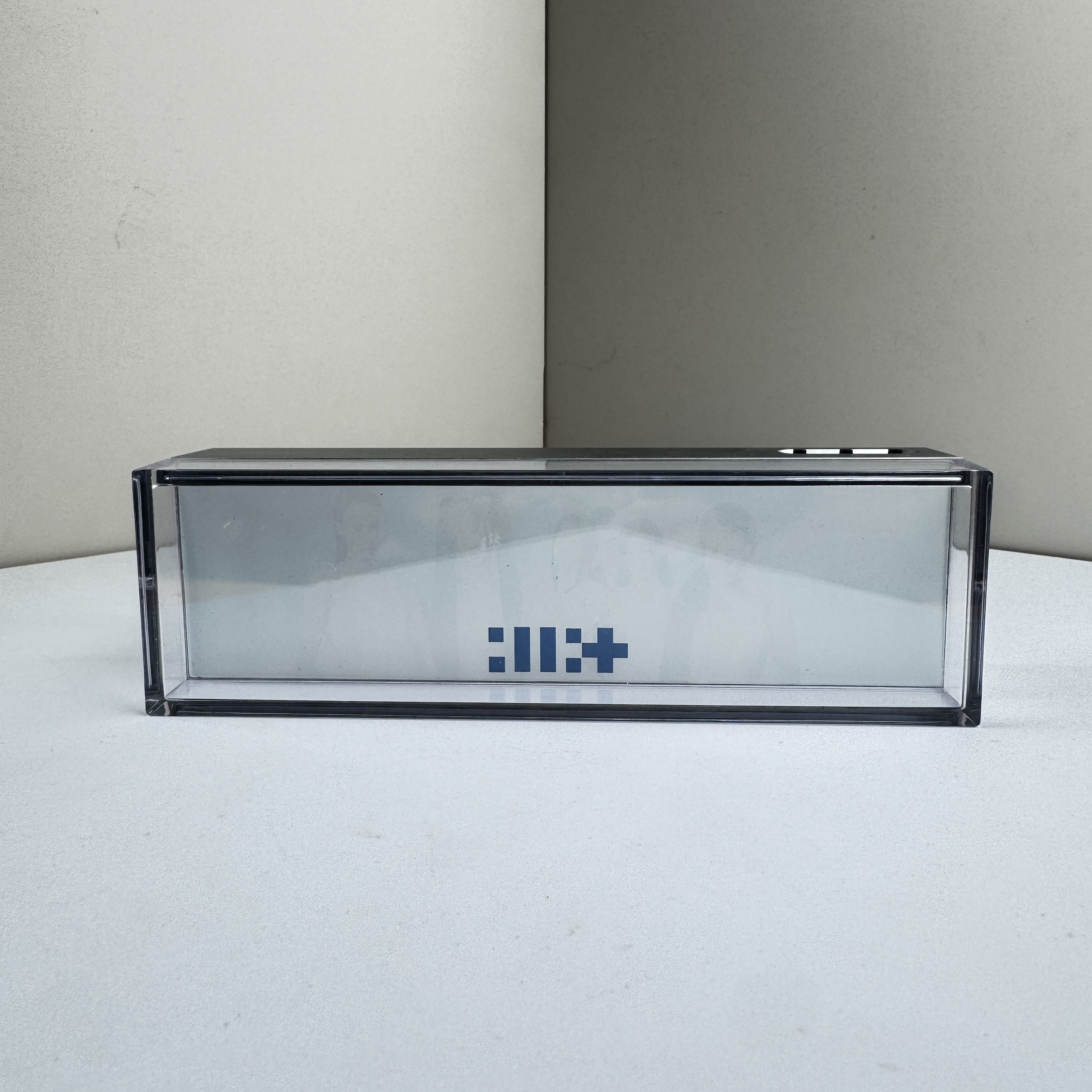 夕暮れの光と影のナイトライト【ILLIT/bomb】-YITOTO™推し活がもっと楽しくなる