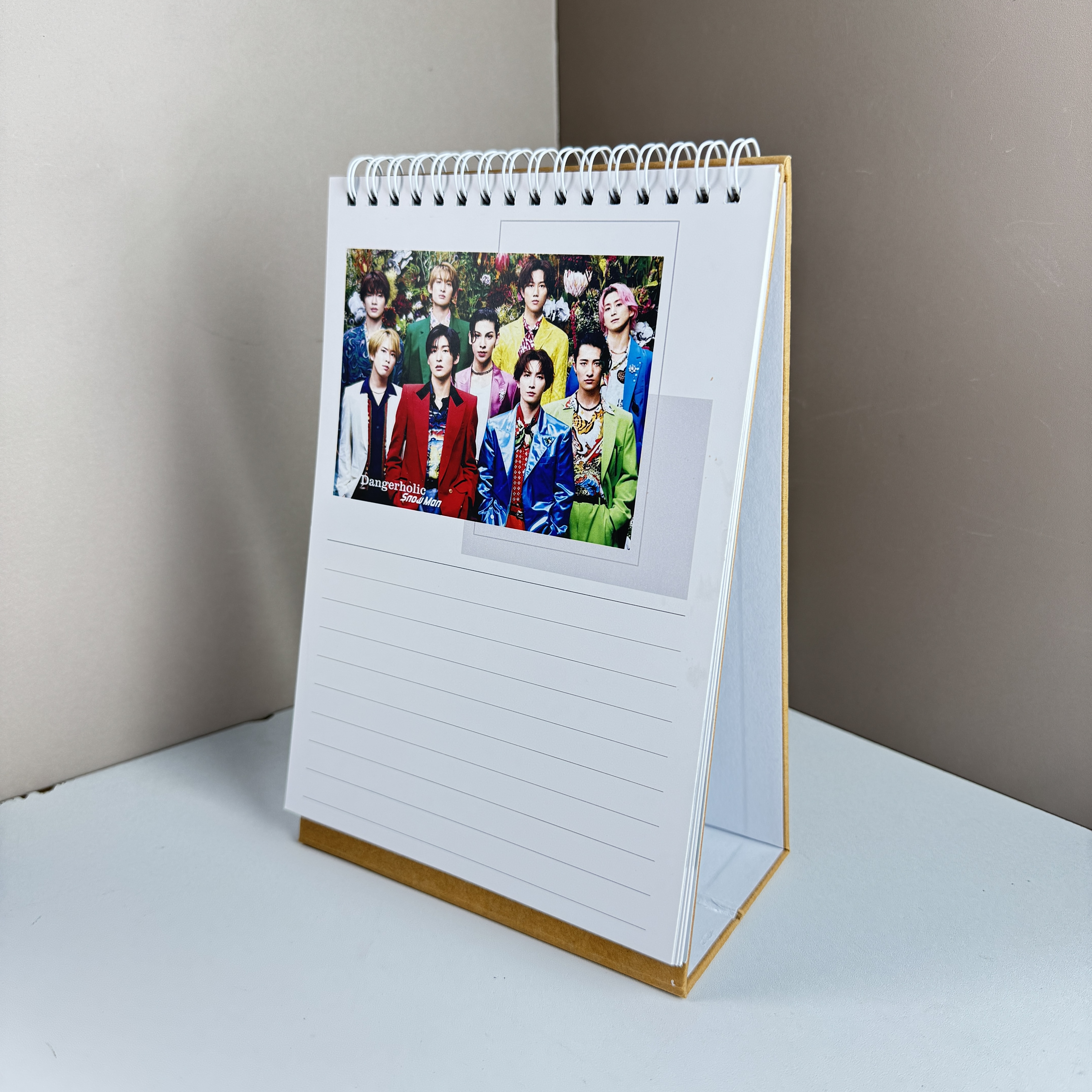 8インチ 縦型カレンダー【Snow Man】