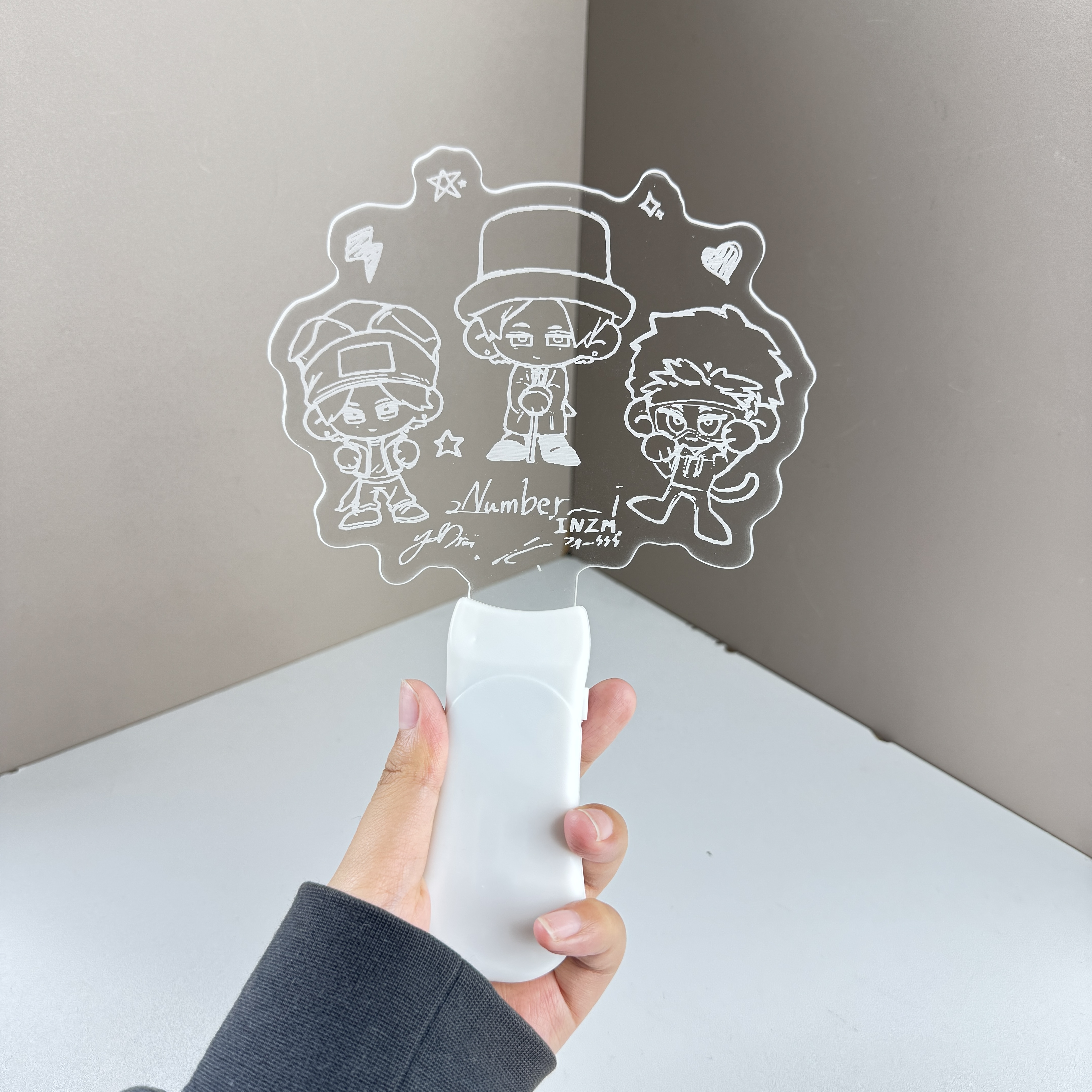 Number-i ペンライト：9色にチェンジ可能、超軽量で持ち運び楽々！アイドル応援に最適