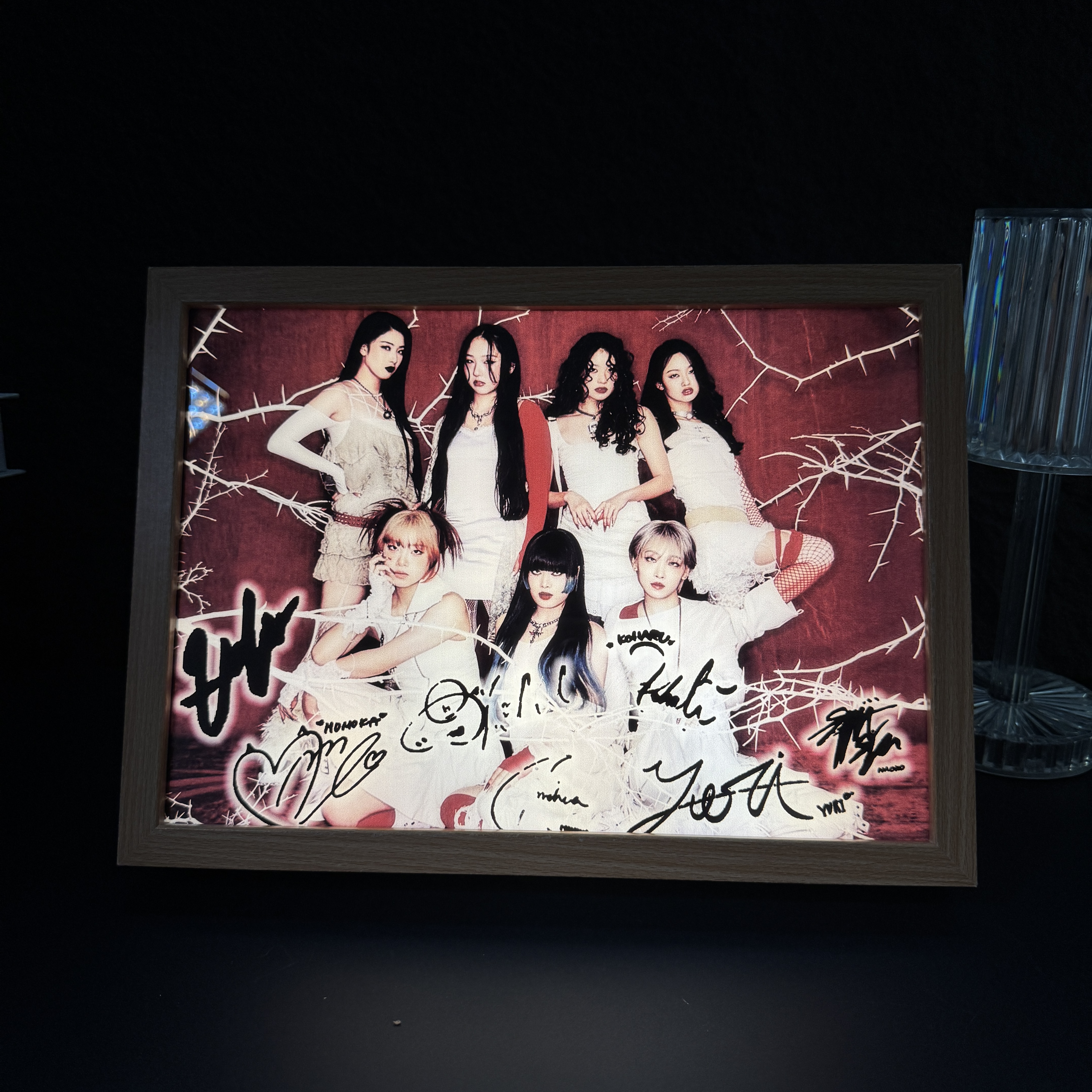 夕暮れの光と影の絵【HANA/ROSE】-YITOTO™推し活がもっと楽しくなる