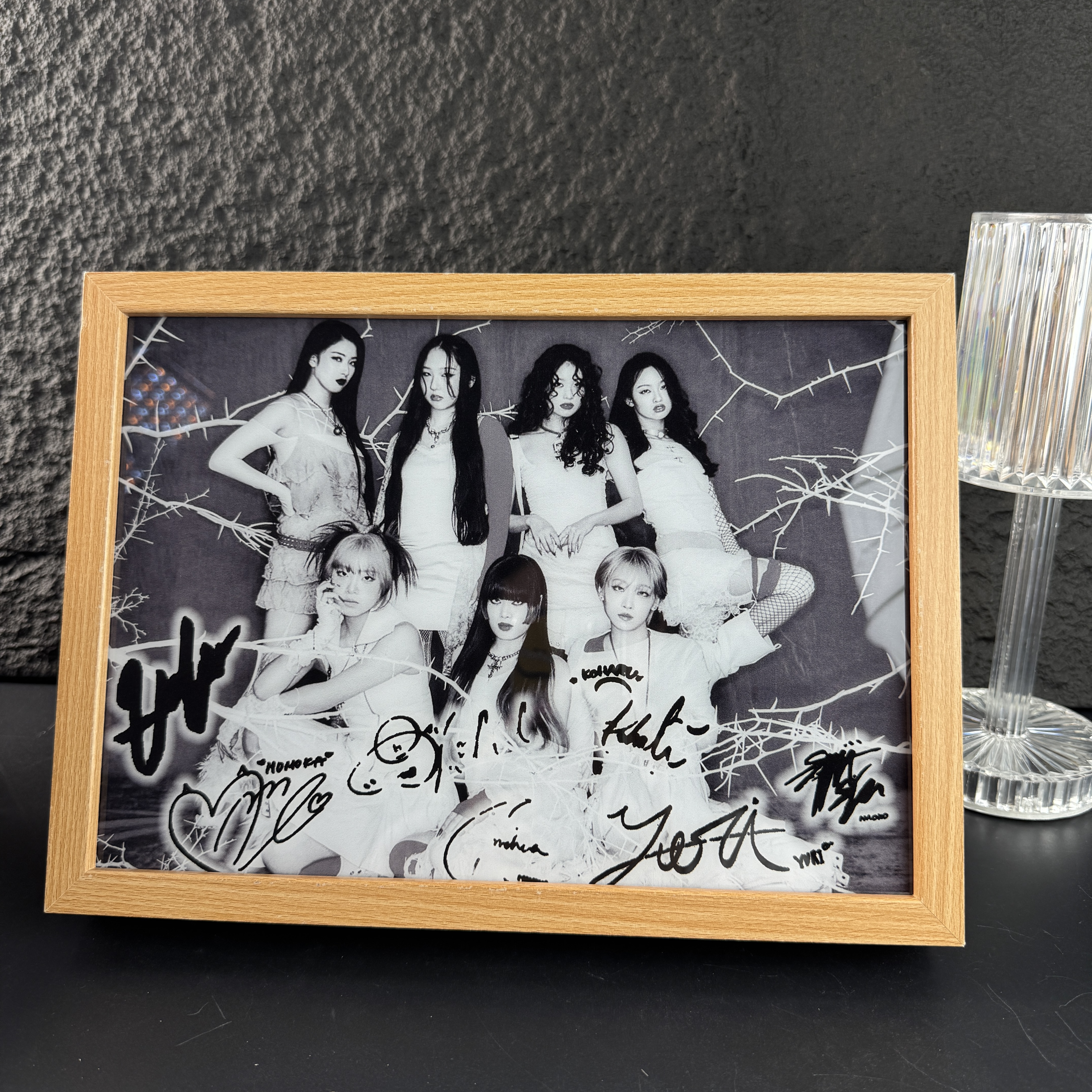 夕暮れの光と影の絵【HANA/ROSE】-YITOTO™推し活がもっと楽しくなる