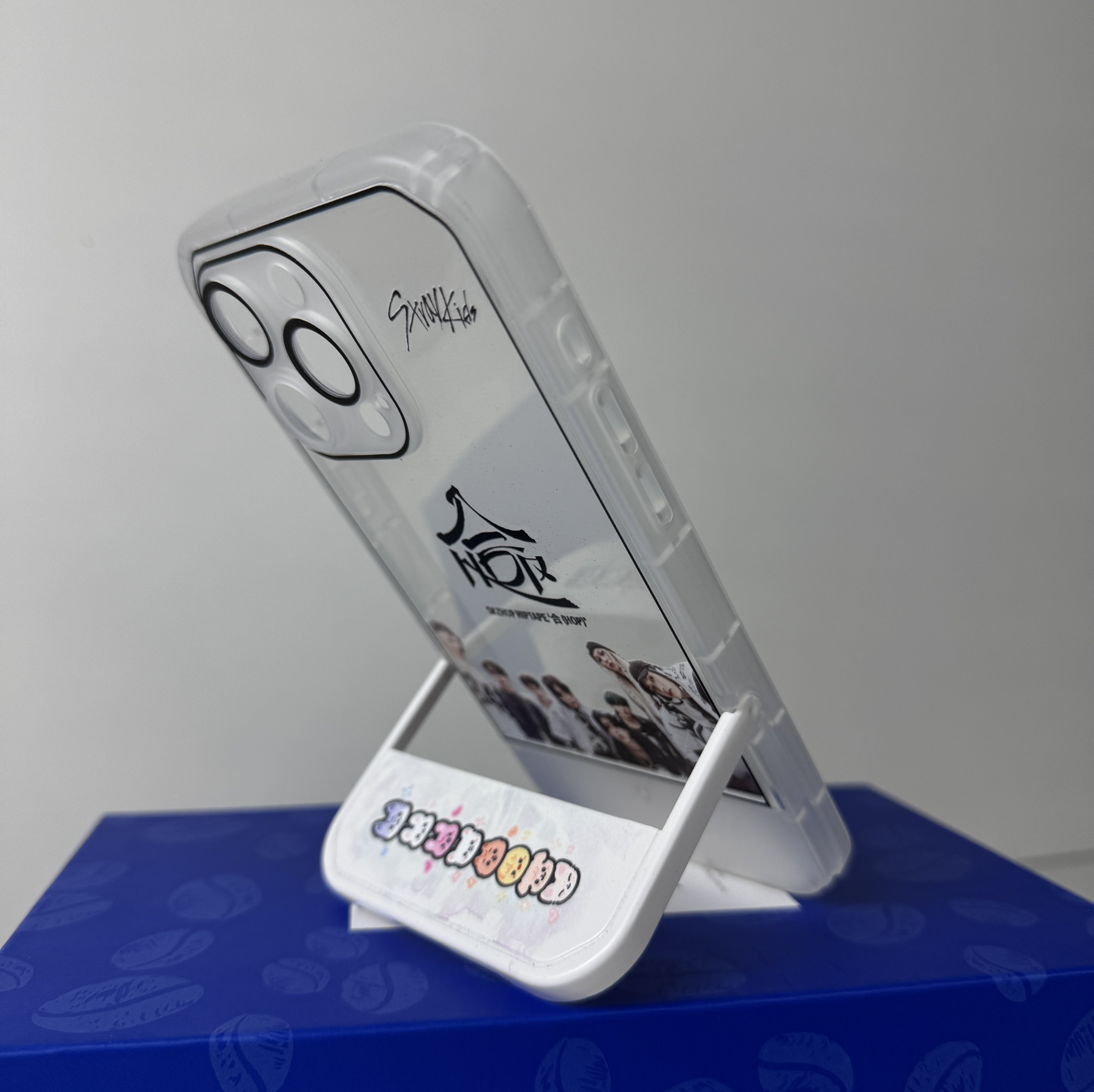 折りたたみ椅子型スマートフォンケース【StrayKids/合 (HOP)】