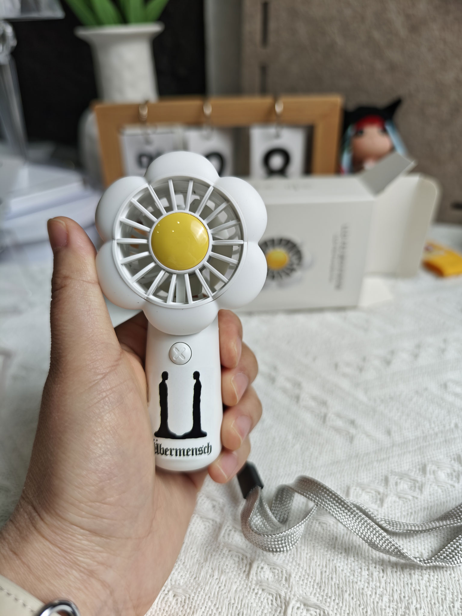 G-DRAGON OFFICIAL ファンハウス 花型 LEDライト G-DRAGON OFFICIAL ファンハウス 花型 LEDライト