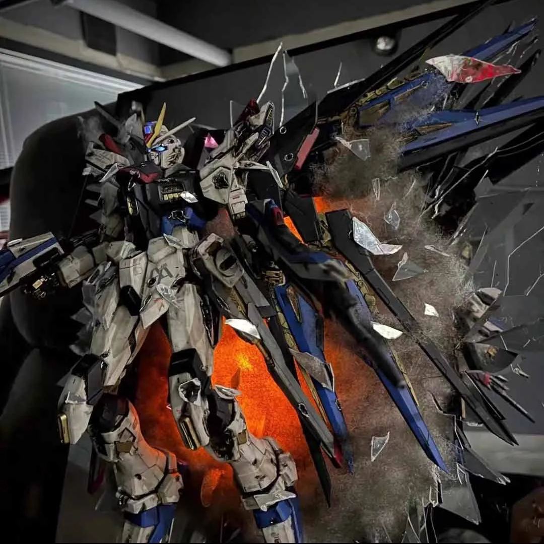 Broken Mirror Gundam Model Decoration 【ガンダム】