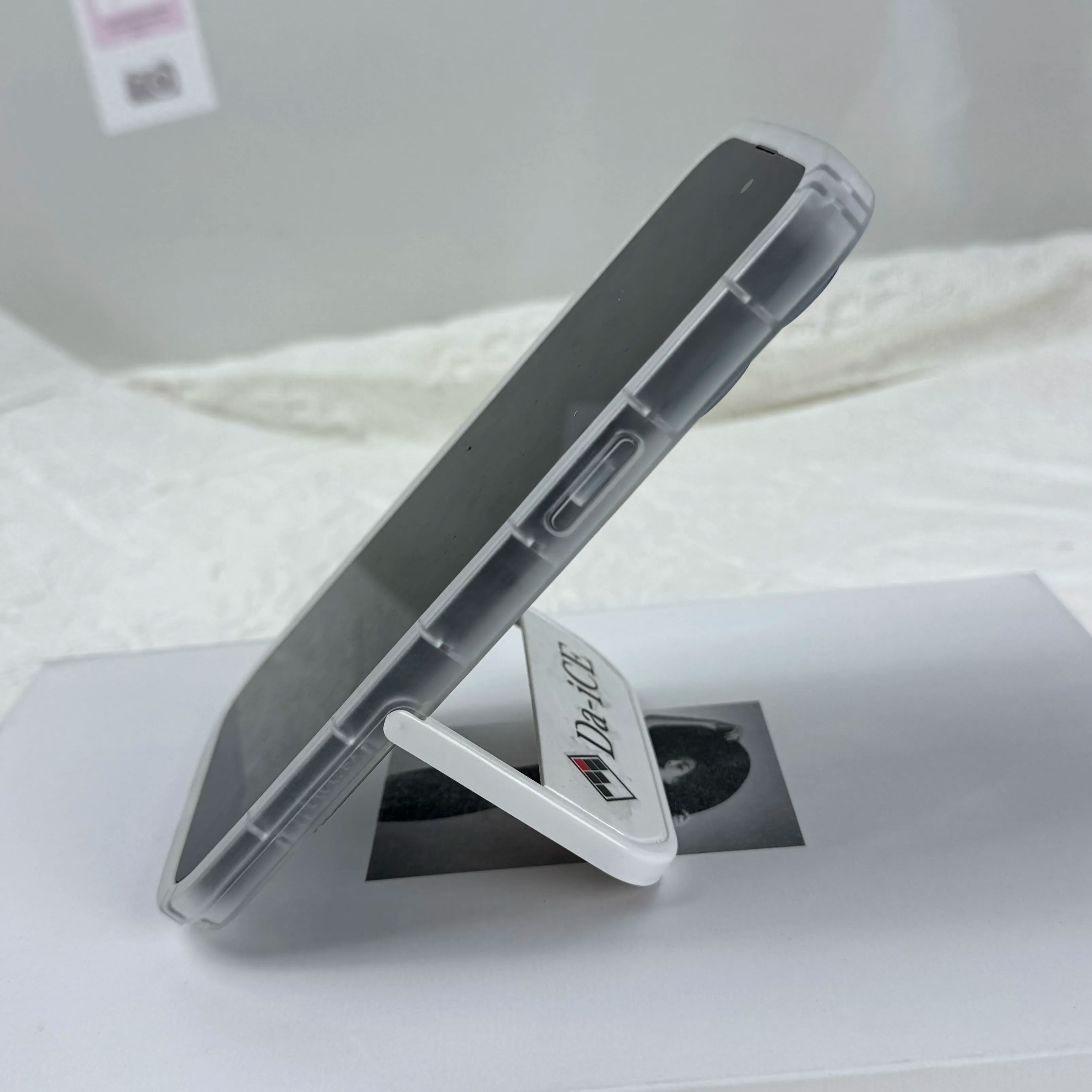 折りたたみ椅子型スマートフォンケース【Da-iCE】