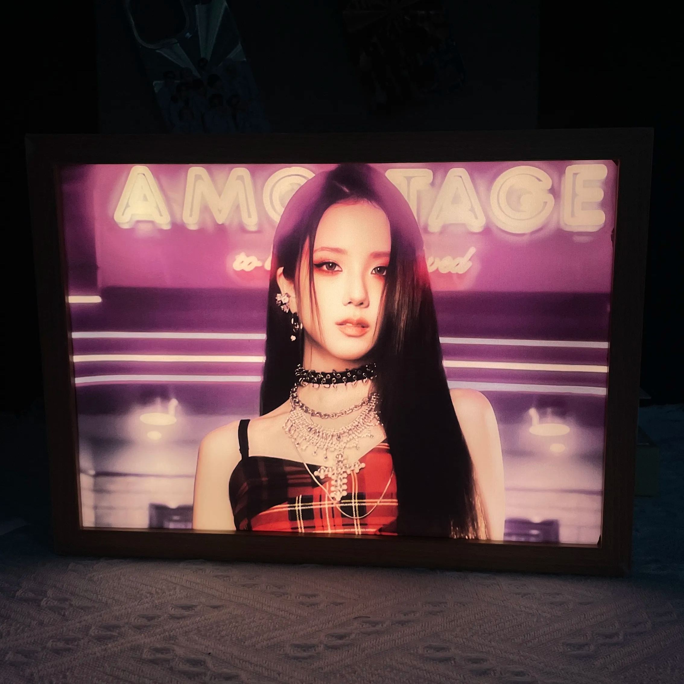 夕暮れの光と影の絵【JISOO/AMORTAGE】