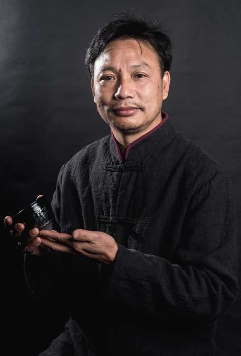 Master craftsmen of traditional tea ware