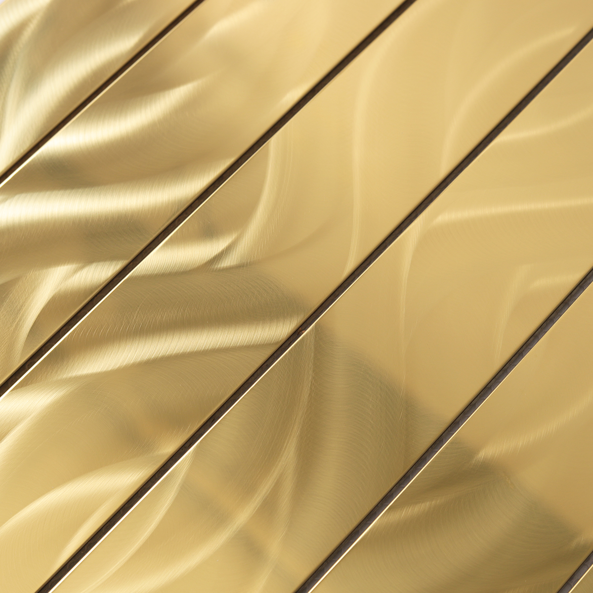 Close-up of Rectangle Glossy Gold Metal Mosaic Tiles, texture detail
