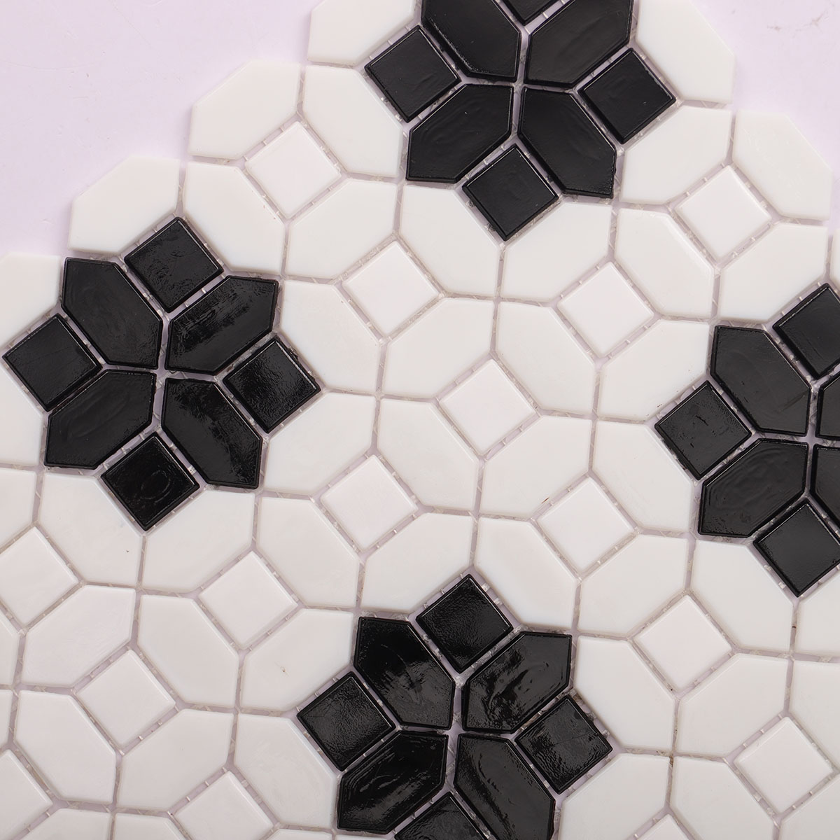 Picket with Squeare Glass Mosaic Tiles Detail