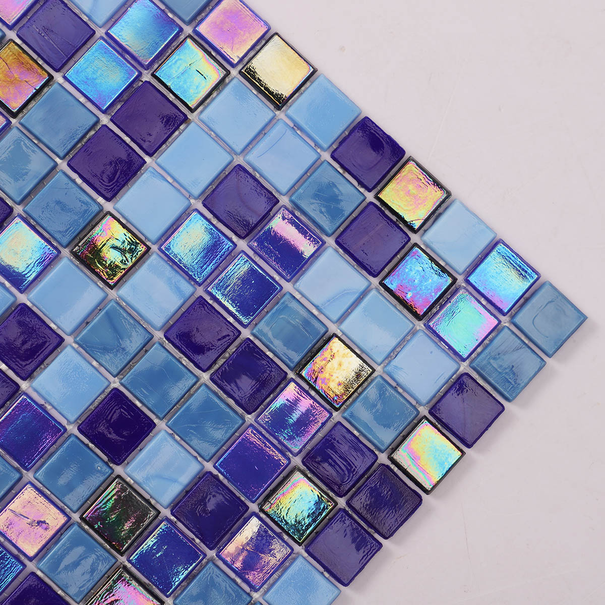 Multicolor Iridescent Blue Glass Mosaic Tiles 15mm*15mm Detail