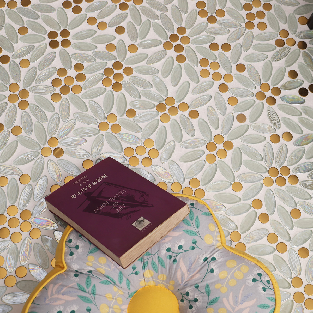 White and Gold Oval Glass Mosaic Polished Pixel  Tiles