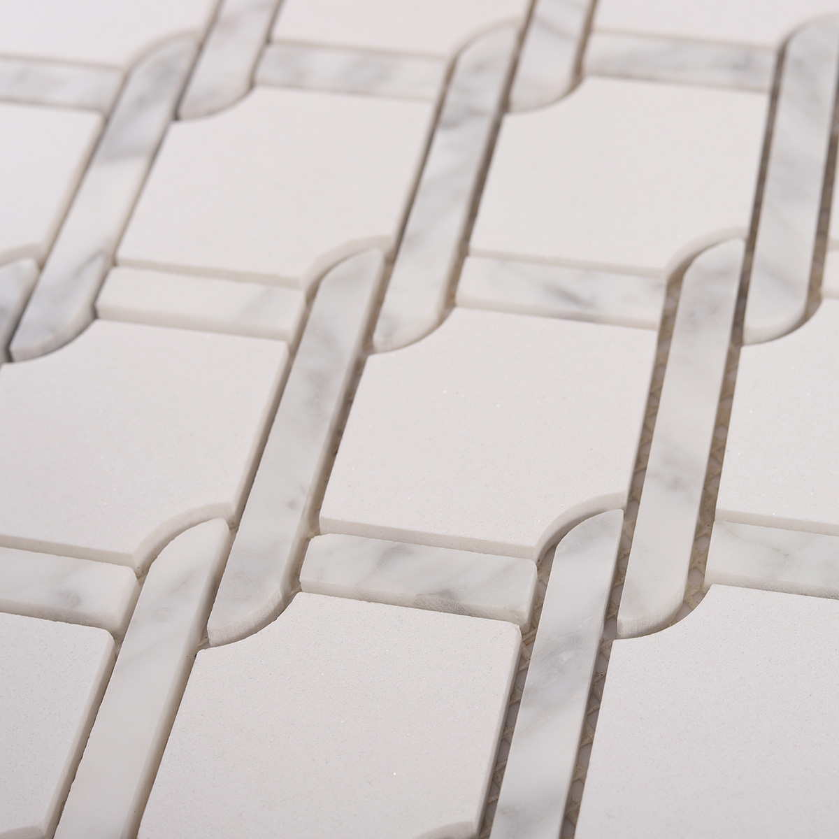 Close-up of White Fog Chain Link stone mosaic tiles.
