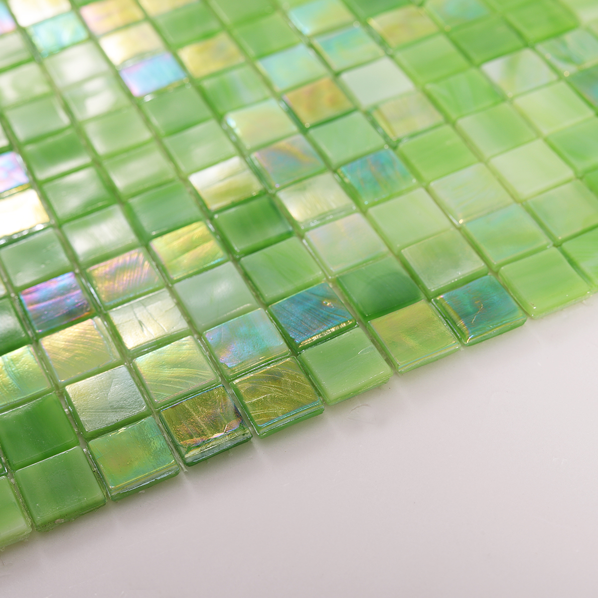 Side view close-up of Emerald Green Glass Mosaic Tile, edge detail