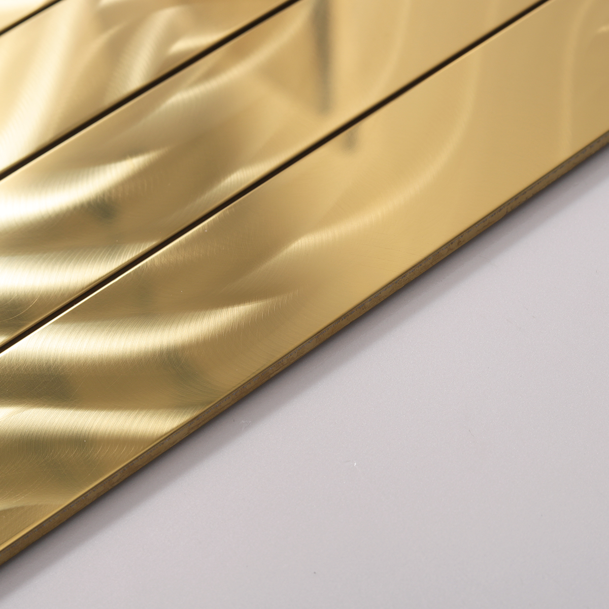 Side view close-up of Rectangle Glossy Gold Metal Mosaic Tiles, edge detail