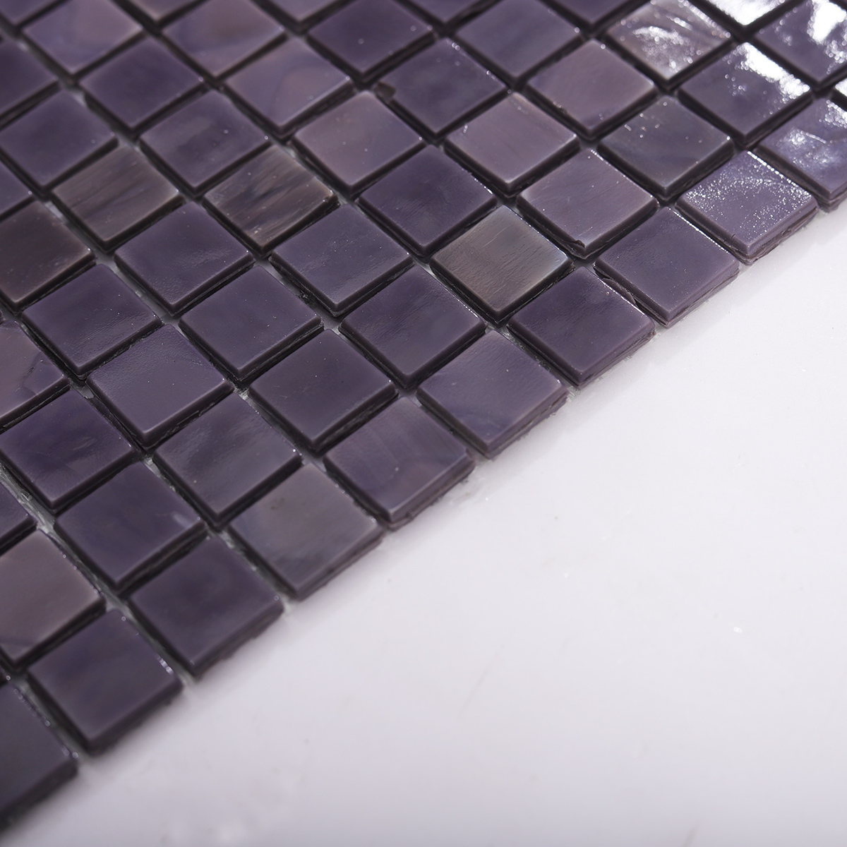 Profile view to emphasize the thickness and quality of the tile