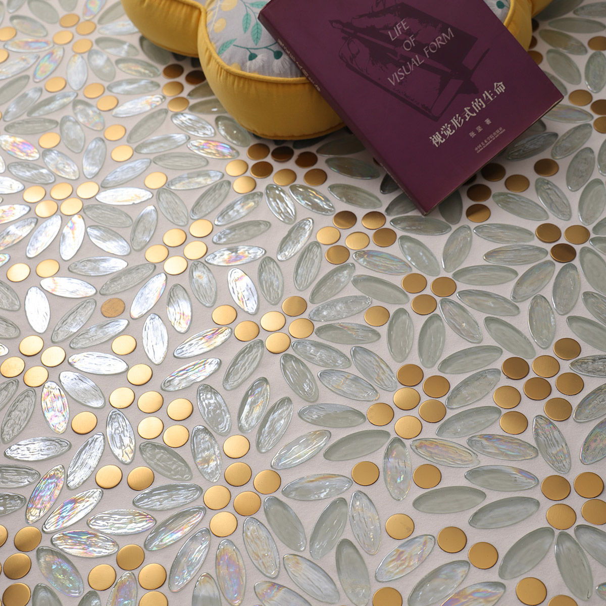 White and Gold Oval Glass Mosaic Polished Pixel  Tiles