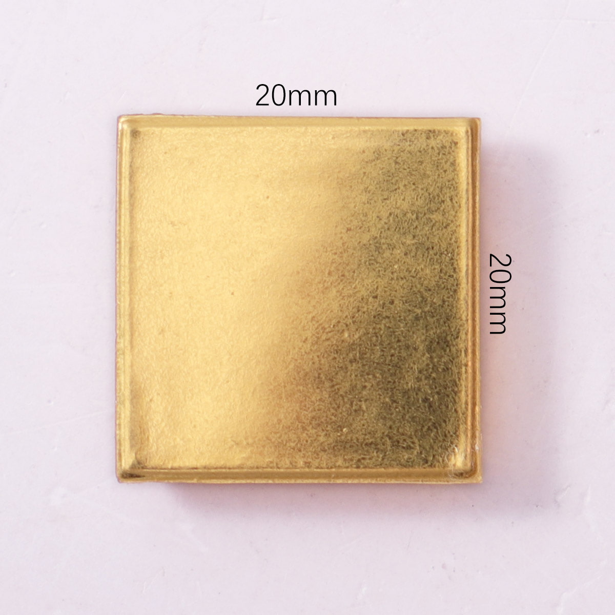 Single 24K gold flat square glass tile shown in 20x20mm close-up view