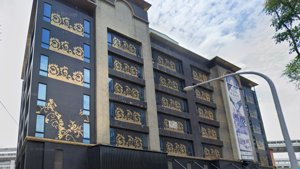 Photo of the hotel exterior wall taken from a different angle.