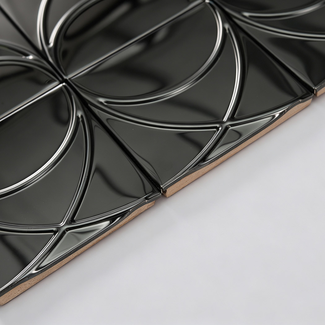 Edge detail of black mirror stainless steel circle mosaic tile