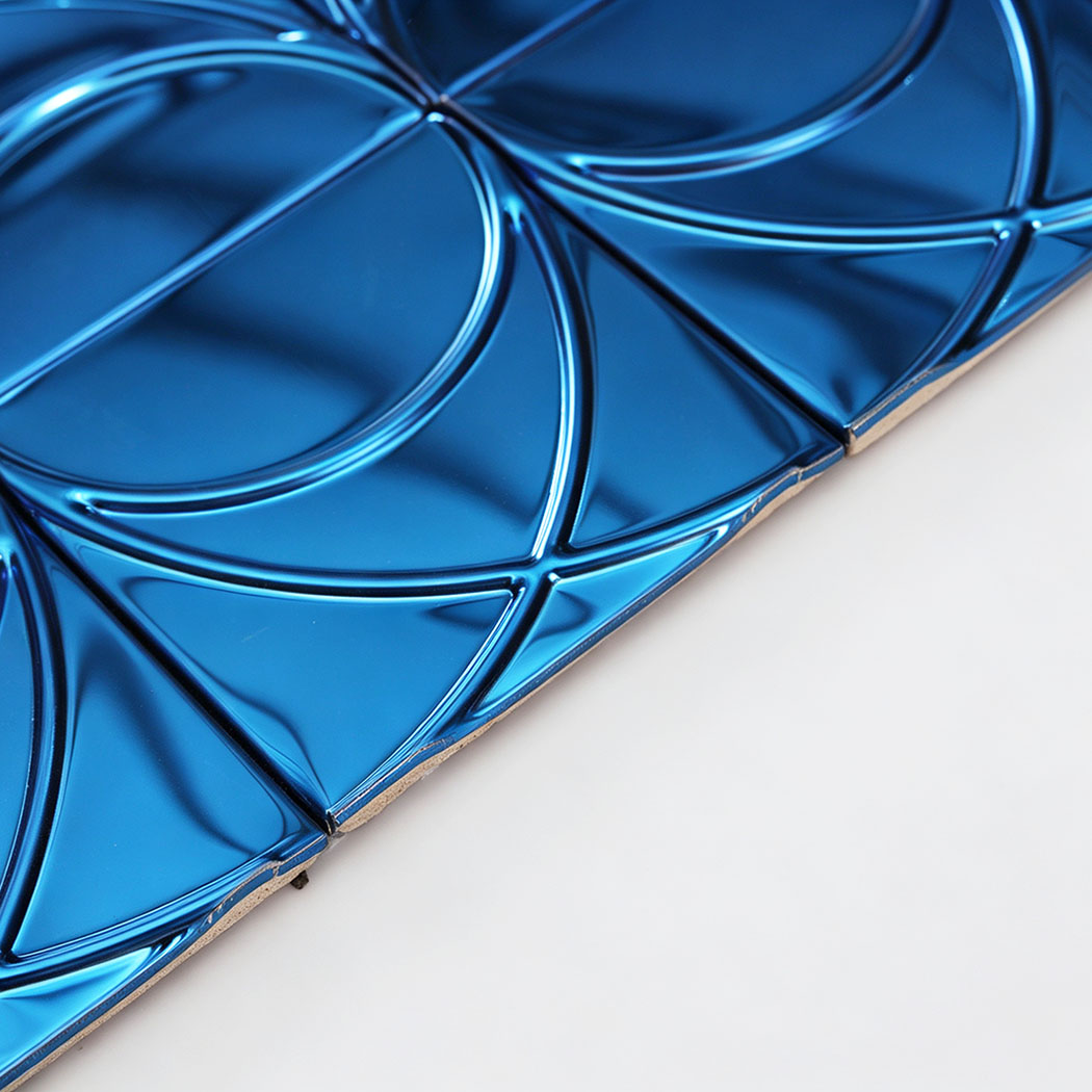 Edge detail of blue mirror stainless steel square pattern mosaic tile