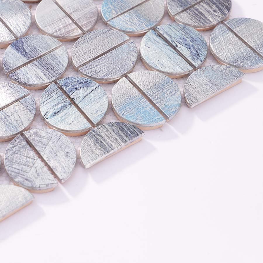 Edge view of brushed silver and blue aluminum penny round tile arrangement
