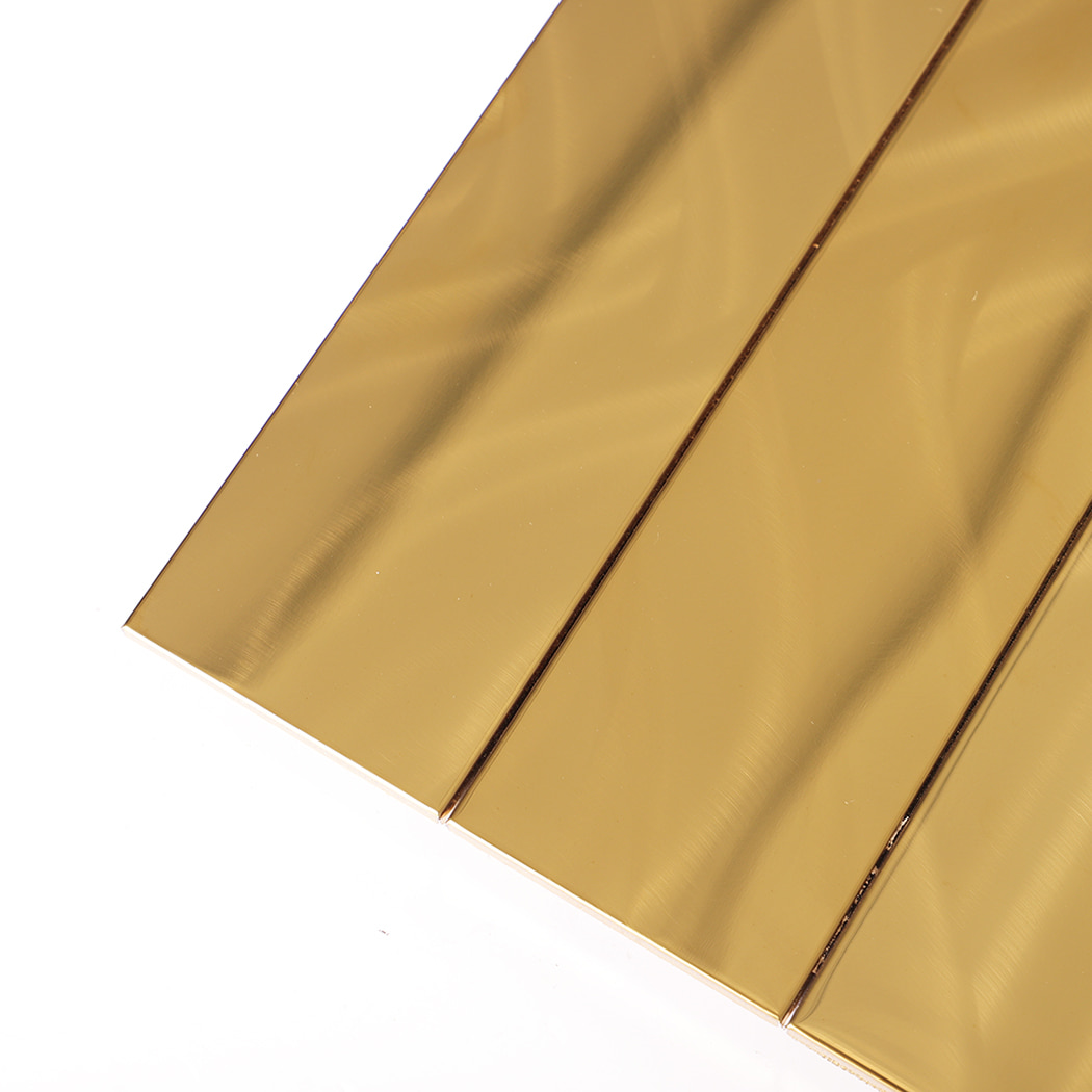 Close up of gold linear stainless steel mosaic tile showing smooth edge.