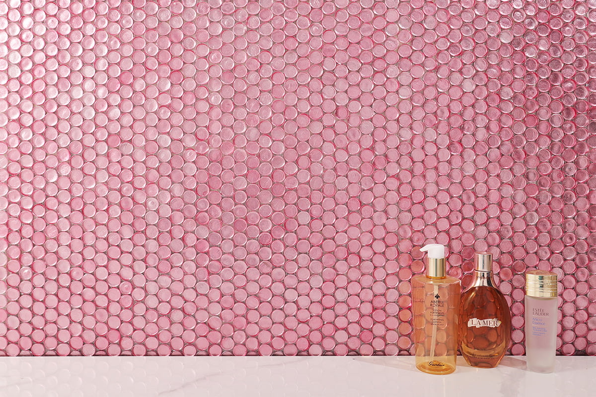 Pink penny round glass mosaic tile backsplash