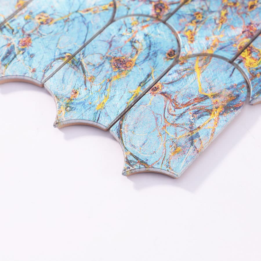 Side view of scallop tile showing brushed aluminum with marble design