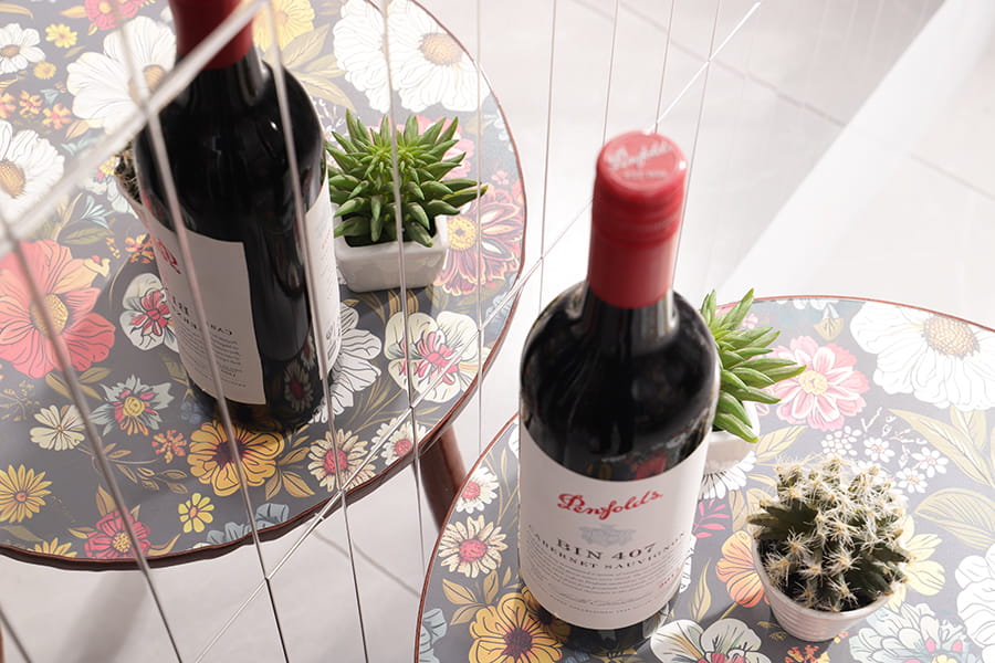 Mirror finish rectangle stainless steel wall tile with wine bottle reflection