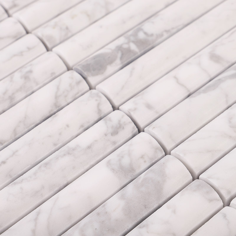 White fluted tiles in Carrara marble with a convex reeded texture for 3D wall cladding.