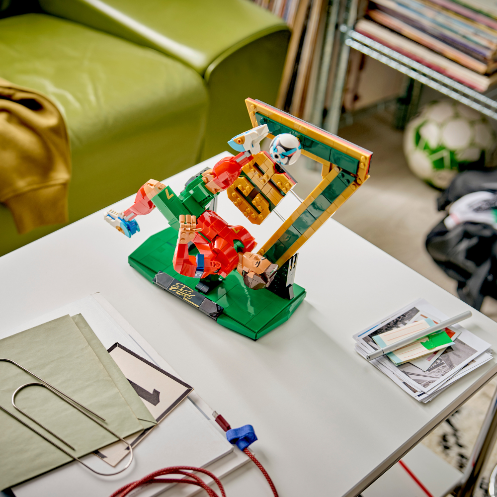 43016 Cristiano Ronaldo – Soccer Legend