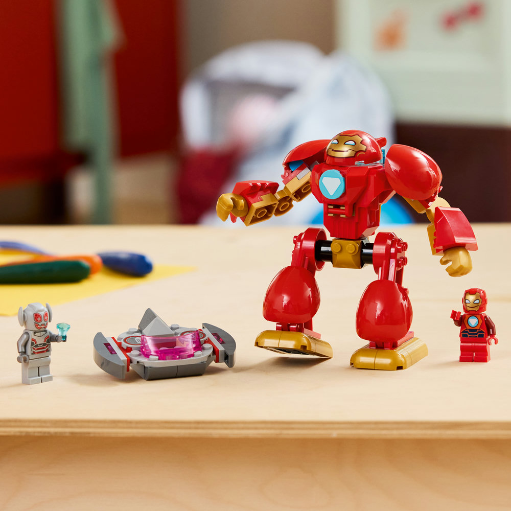 11209 Ultron vs. Iron Man