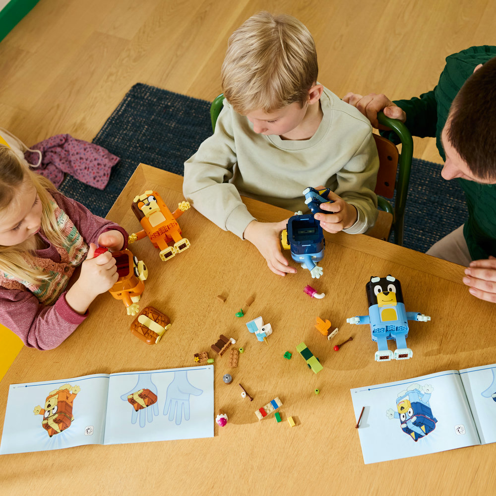 11217 Brick-Built Bluey Family