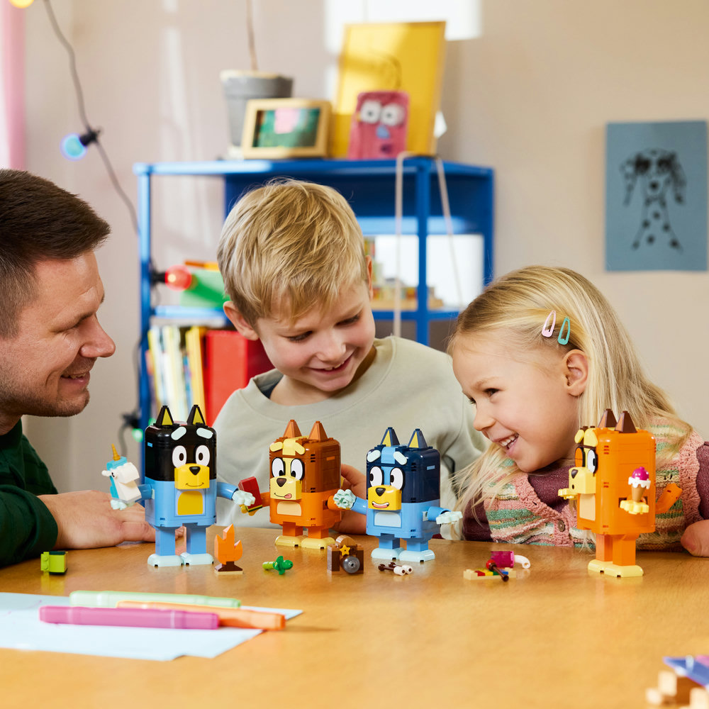 11217 Brick-Built Bluey Family