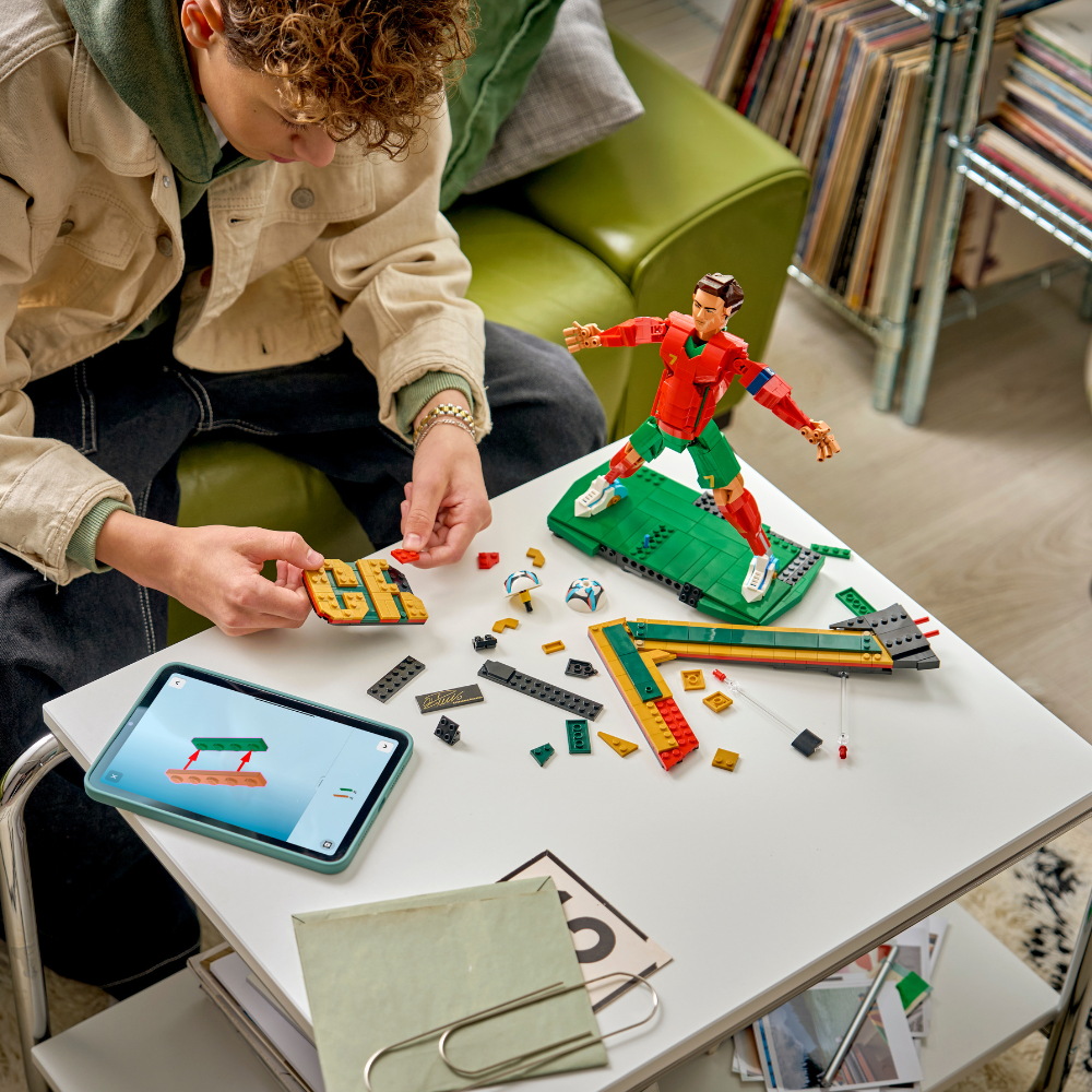 43016 Cristiano Ronaldo – Soccer Legend