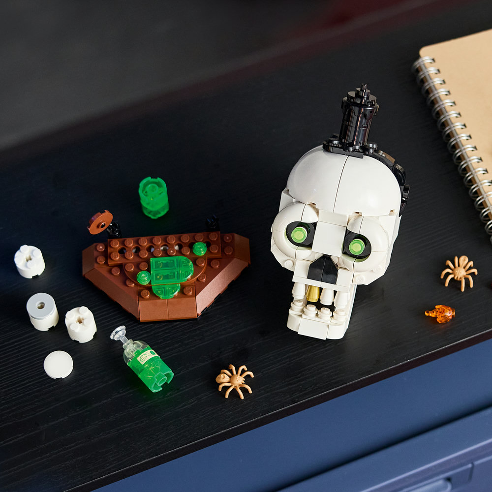 40883 Halloween Skull Candle