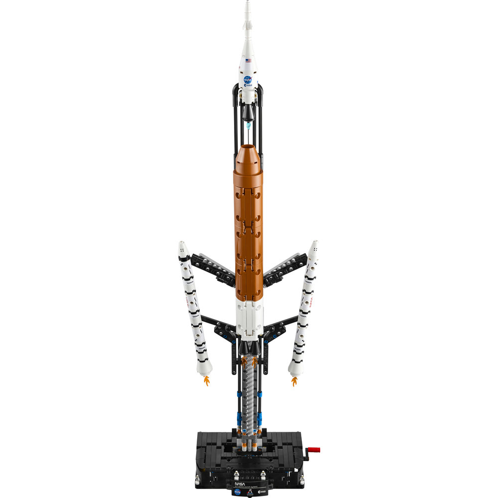 42221 NASA Artemis Space Launch System Rocket