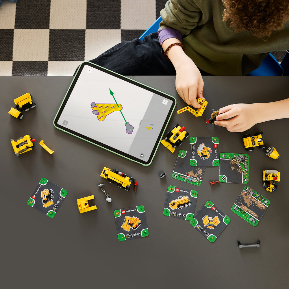 42233 Mighty Machines