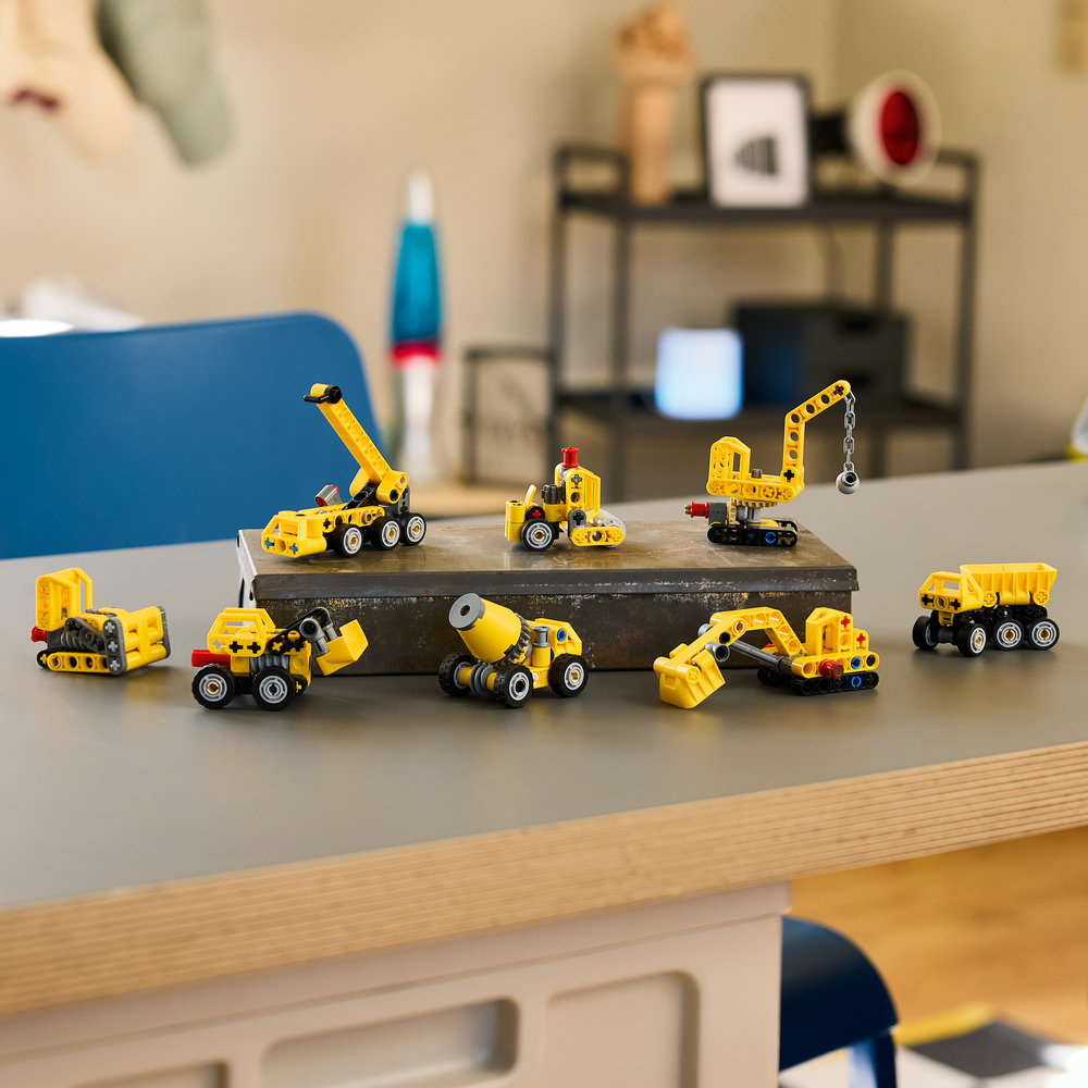 42233 Mighty Machines