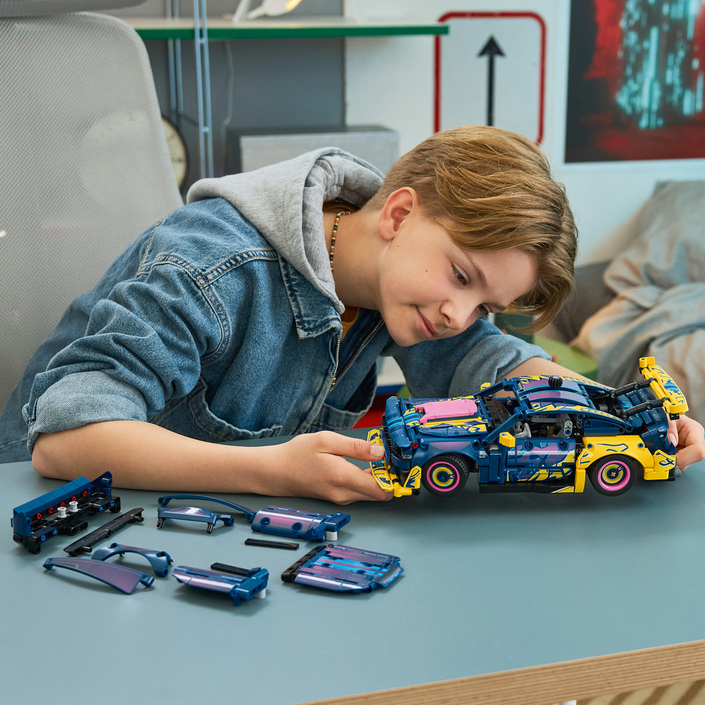 42236 Custom Garage Ford Mustang GT Car