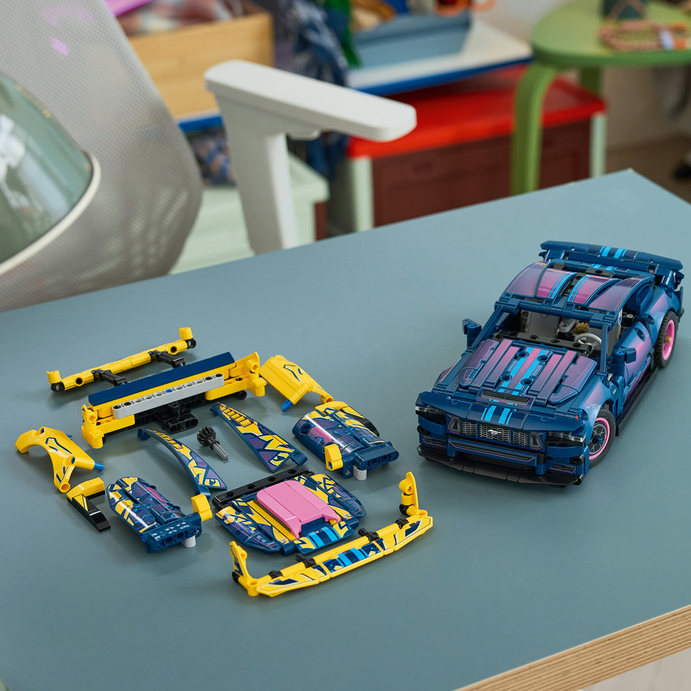 42236 Custom Garage Ford Mustang GT Car