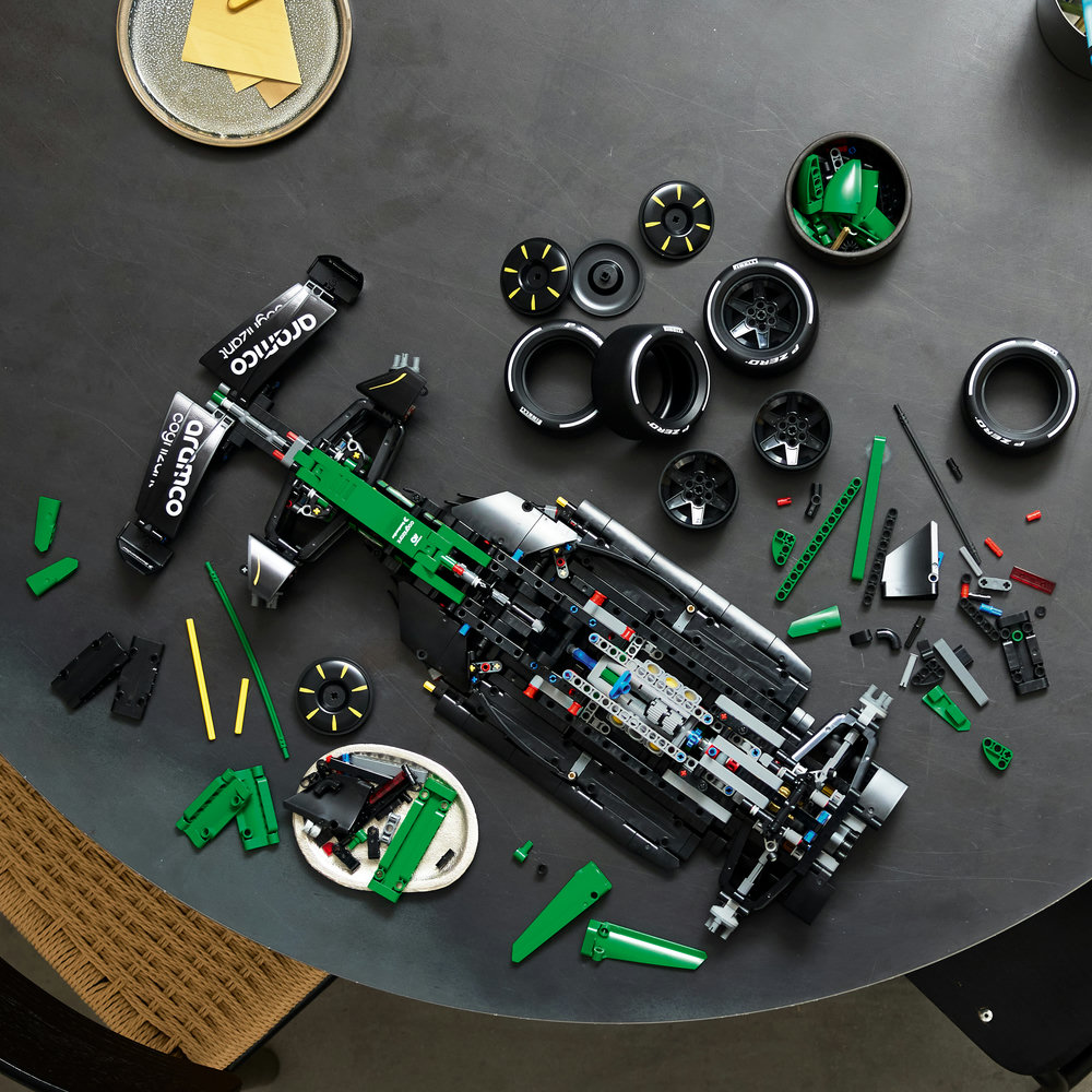 42240 Aston Martin Aramco AMR25 F1® Car