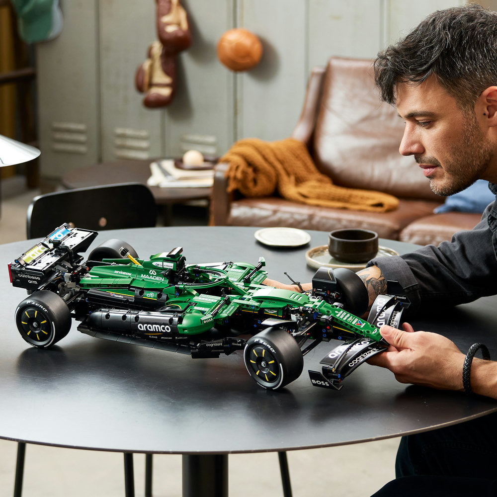 42240 Aston Martin Aramco AMR25 F1® Car