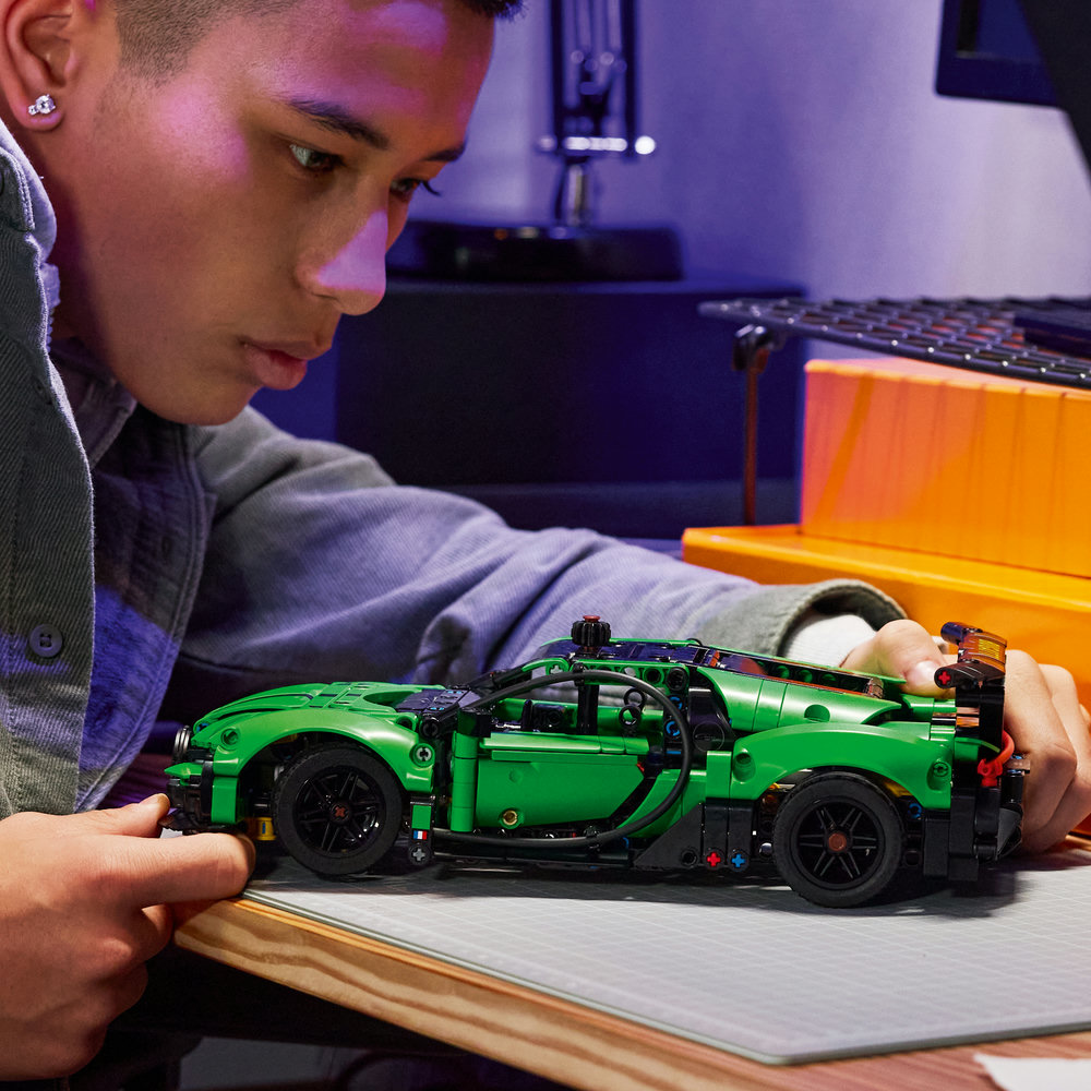 42241 Green Bugatti Chiron Pur Sport Hypercar