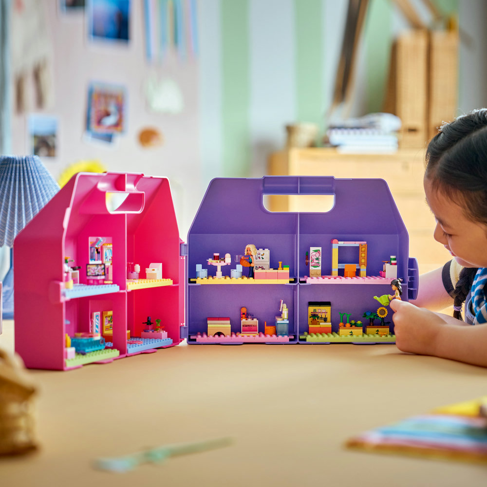 42697 Creative Dollhouse Suitcase