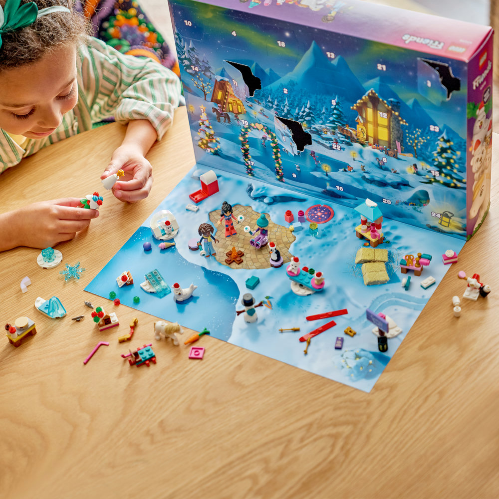 42698 Advent Calendar Friends 2026