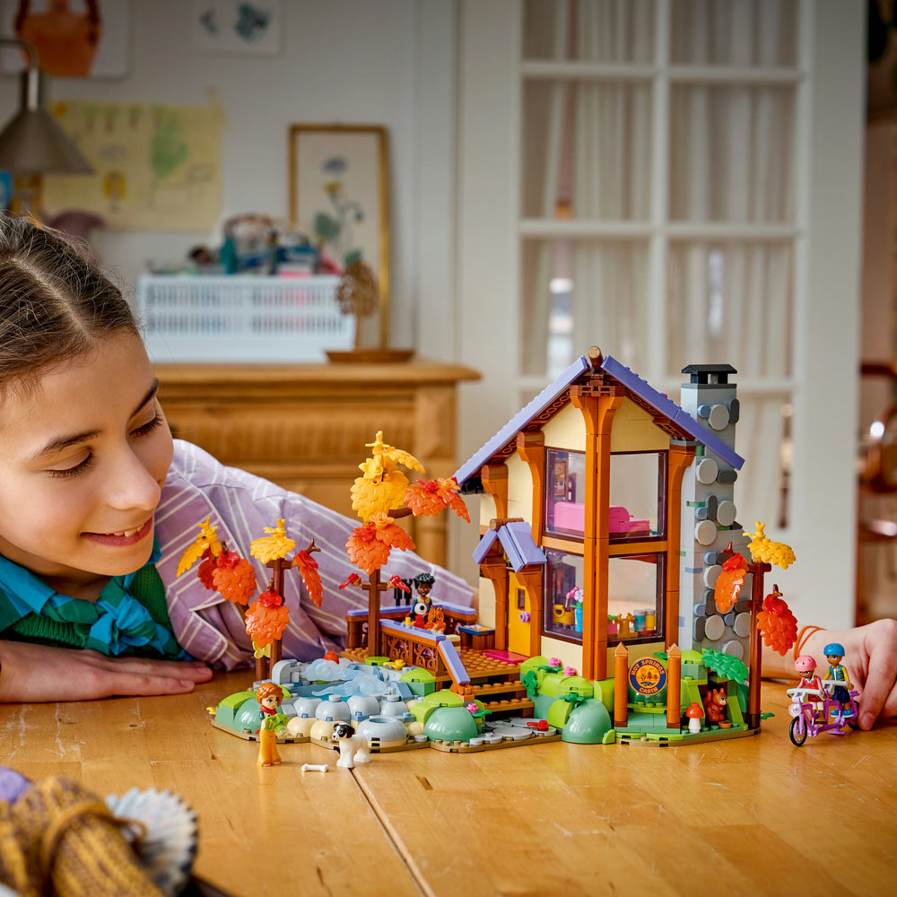 42705 Cosy Autumn Forest Cabin